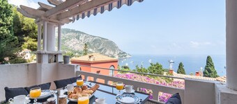 Elegant Seaside Villa in Èze