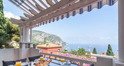 ĂlĂ©gante villa en bord de mer Ă Ăze