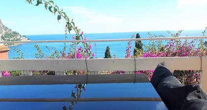 Villa in Èze with Heated Pool & Sea View