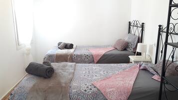 2 dormitorios, tabla de planchar con plancha, wifi gratis y ropa de cama