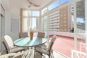 Outdoor dining - Ronda 3 with a big a sunny terrace. (Fuengirola)