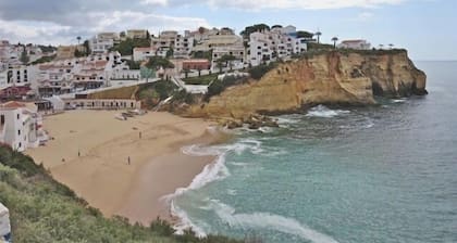 Familienvilla. Freistehender großer Pool, 3 Schlafzimmer, 2 Badezimmer, Meerblick