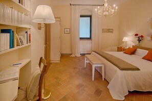 2 bedrooms, internet, bed sheets