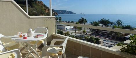 تناول الطعام بالخارج