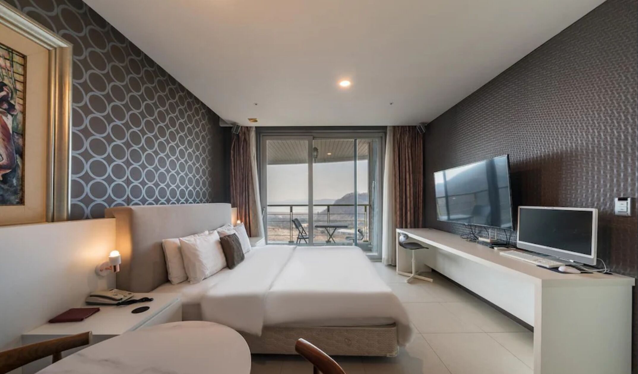 Double Room, 1 Double Bed | Blackout drapes, iron/ironing board, free WiFi, bed sheets