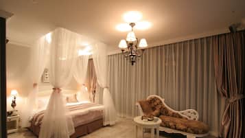 Junior Room, 1 King Bed