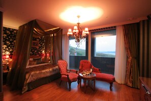 Junior Room, 1 King Bed | Blackout curtains, iron/ironing board, free WiFi, bed sheets - Hotel Wiz (Paju)