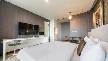 Double Room, 1 Double Bed | Blackout curtains, iron/ironing board, free WiFi, bed sheets