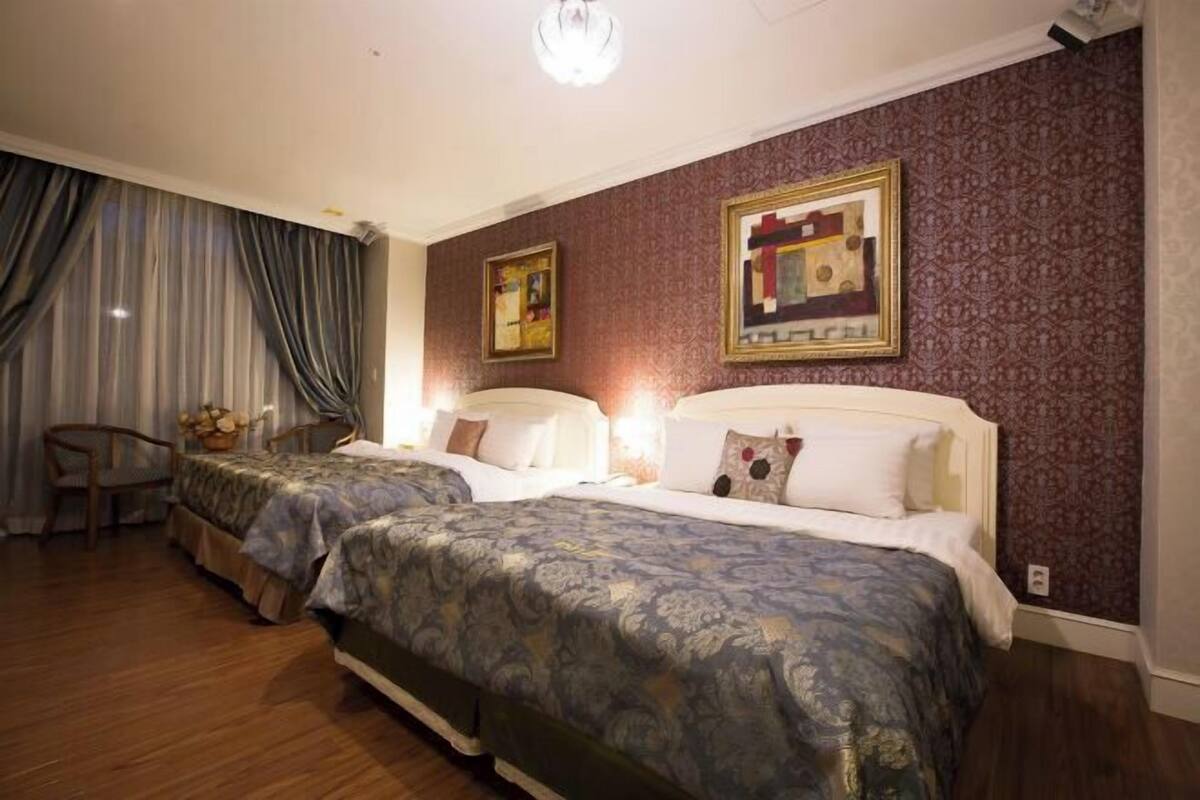 Blackout drapes, iron/ironing board, free WiFi, bed sheets