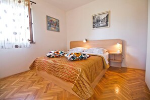 3 bedrooms, WiFi, bed sheets - Apartment in Split with terrace near the beach (Split)