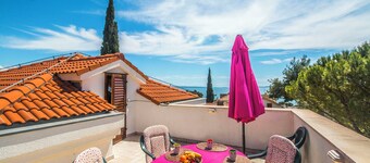 Apartment in Split with terrace near the beach