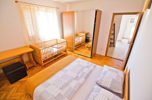 3 bedrooms, WiFi, bed sheets