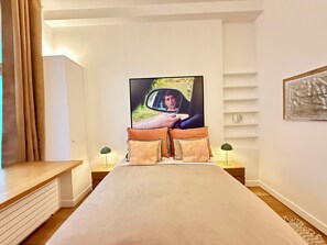 4 Schlafzimmer, Zimmersafe, Schreibtisch, Bügeleisen/Bügelbrett