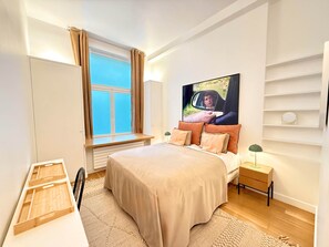 4 bedrooms, in-room safe, iron/ironing board, free WiFi