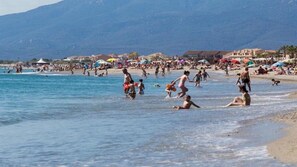 Ubicación a pie de playa y tumbonas