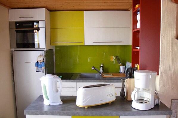 Frigorifero, microonde, forno, lavastoviglie