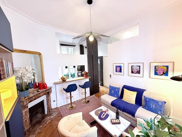 Smart TV, fireplace, books