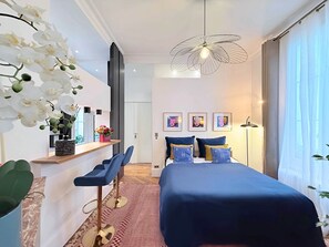 5 bedrooms, in-room safe, iron/ironing board, free WiFi - Gaîté Paris, 5 Br / 3 Ba, 10 ppl, 170 m² (Paris)