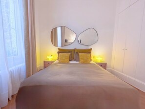 Unclassified image, 4 of 49, button - Gaîté Paris, 5 Br / 3 Ba, 10 ppl, 170 m² (Paris)