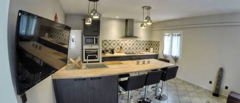 Kühlschrank, Mikrowelle, Ofen, Herdplatte