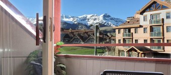 Ski-in, ski-out; 3BR + Loft 3. 5BA, inclusief onbeperkt skiën voor 2.