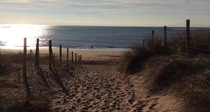 Casa para 6-8 personas a 300 m de la playa principal y boscosas vallado sin vecinos