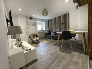 TV - Le Storky, cosy gite in an Alsatian house in the center of Eguisheim (Eguisheim)