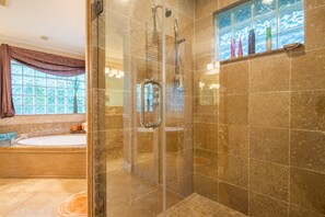 Combined shower/tub, jetted tub, hair dryer, towels