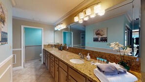 Combined shower/tub, jetted tub, hair dryer, towels - Vacation Home Rental Villa Bliss by Paradise Rental Retreats! (Fort Lauderdale)