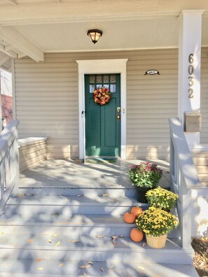 Exterior detail - One of the Best VRBOs in Omaha (Omaha)