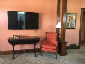 Interior - One of the Best VRBOs in Omaha (Omaha)