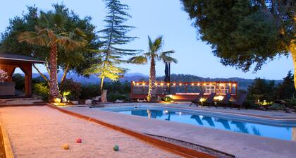 Hilltop Yosemite Retreat w/ Views, Hot Tub, Pool, Game Room, Close to Town