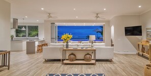 TV, ping pong - Whales view, beach house on Cliff Villamarunga (Tango Mar)