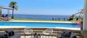 Whales view, beach house on Cliff Villamarunga