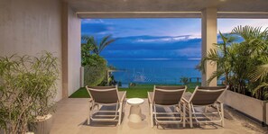 Terrace/patio - Whales view, beach house on Cliff Villamarunga (Tango Mar)