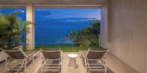 Terrace/patio - Whales view, beach house on Cliff Villamarunga (Tango Mar)