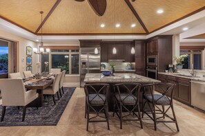 Dining - The Best of Kamilo, Mauna Lani - Largest Model Home, Guest House, Pool, Spa! (Kamuela)
