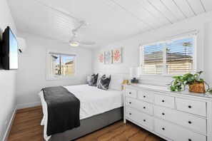 3 habitaciones, tabla de planchar con plancha y cuna de viaje 