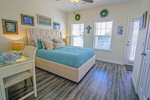 3 bedrooms, desk, iron/ironing board, free WiFi