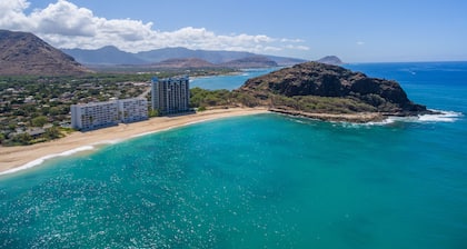 Enjoy Breathtaking Views of the Ocean and Gorgeous Mountains!!! Newly Renovated!