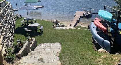 Breathtakingly beautiful, all season, all occasion lake front getaway!