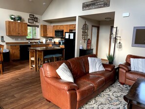 Älytelevisio, takka, videopelejä, DVD-soitin