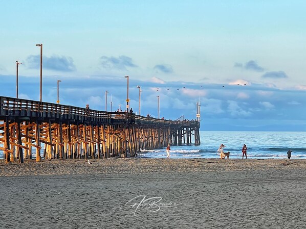 Beach nearby, sun-loungers, beach towels