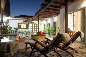 Terrace/patio - 1 block to Malecón · Historic home · Private  pool (La Paz)