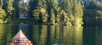 Peaceful lake house nestled in the Olympics on beautiful Lake Sutherland