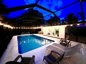 Outdoor pool, a heated pool - Heated pool home, close to downtown (Naples)