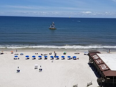 Beautiful Gulf Shores AL Beachfront Condo for Rent! Sleeps 4