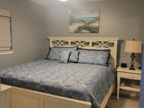 1 dormitorio, tabla de planchar con plancha, wifi y ropa de cama