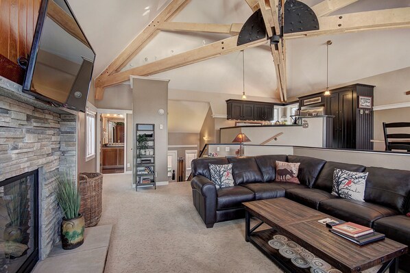 Fireplace, DVD player, stereo