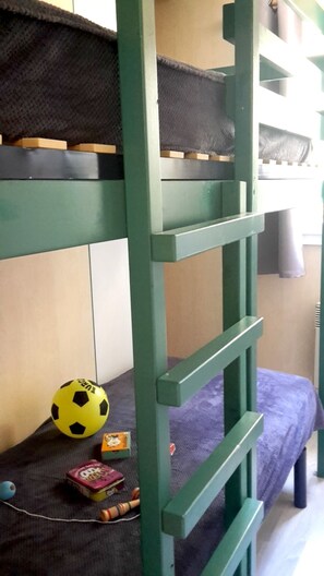 3 bedrooms, WiFi, bed sheets